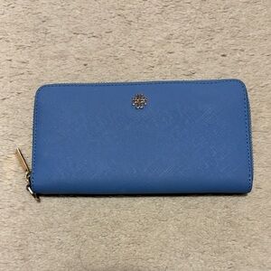 Tory Burch Blue Saffiano leather continental zip around Wallet,NWOT, see peeling